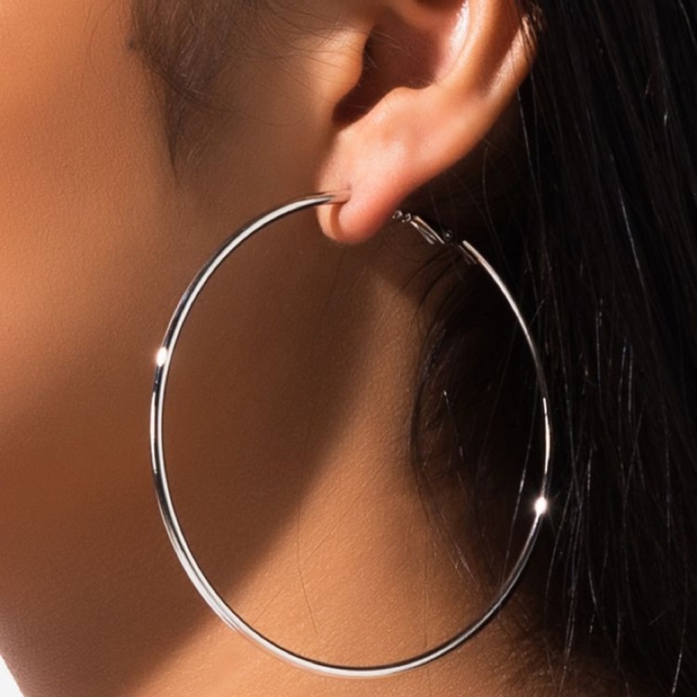 ❤️‍🔥𝕤𝕒𝕝𝕖❤️‍🔥🦋 silver hoop earrings - Picture 8 of 9